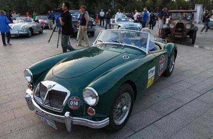 众多超跑参加聚会，不仅有4000万布加迪，还有一辆爆改的思域！