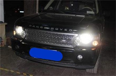 150万路虎撞上起亚，直接把对方撞翻了，车主：路虎这质量可以啊