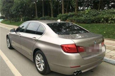 开40万豪车上高速，仪表盘上突现“咖啡杯”