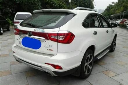 10万比亚迪被宝马撞上，车主下车后看到这一幕，不禁窃喜！