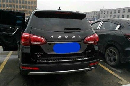 哈弗H6遭现代追尾，车主下车一看，大呼：国产车质量不行啊！