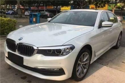 浙江一小伙花50万买豪车，4S店附送的礼物，令车主惊喜不已！