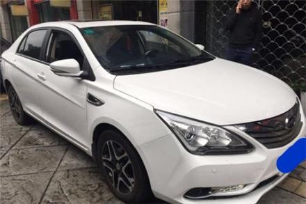 10万比亚迪遭吉利追尾，吉利车主下车一看，不禁欲哭无泪！