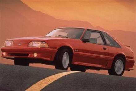 一辆真空封存24年的跑车, 行驶里程仅10公里, 却被拍出了天价!