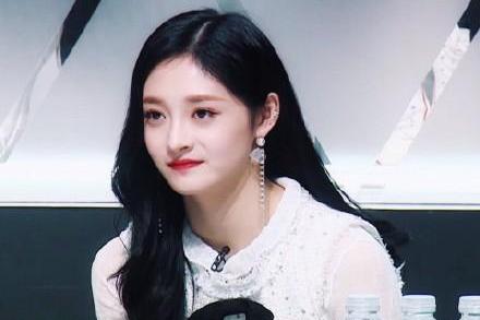 《偶像练习生》周洁琼被夸人美话不多,真是小