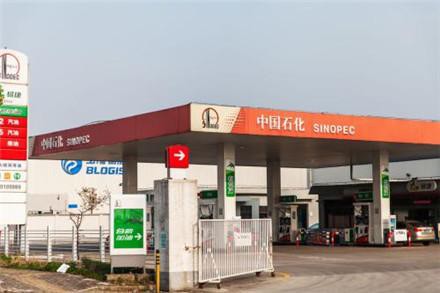 90万路虎揽胜加错油，车主一句话，令加油站非常无奈！