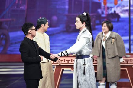 文能抚琴武能吃鸡的林更新,古装亮相《王牌对