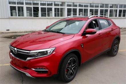 全国第一辆“国产奔驰”提车，车钥匙堪比保时捷，车主：加98汽油