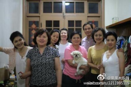 68岁黄梅莹因《渴望》成名 与丈夫金鑫恩爱37年 儿子做摄影!