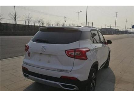 花7万买国产车宝骏，一上路就撞银行，车主下车一看，欲哭无泪！