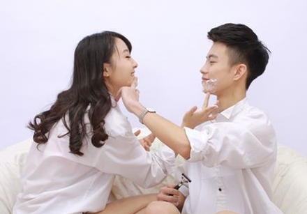 三对夫妻,男比女大一岁生财,大两岁多金,大三岁