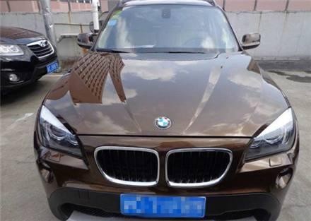 30万的豪车违停路边，看到挪车电话那一刻，不禁逗笑众人！