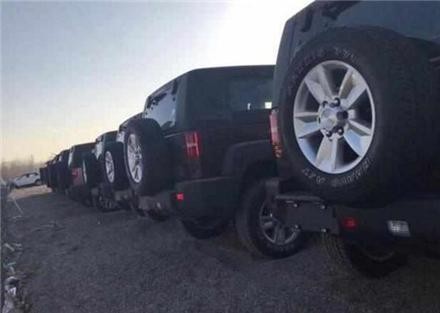 偶遇一批20万的越野车，4S店5折处理，网友：两折都不要！