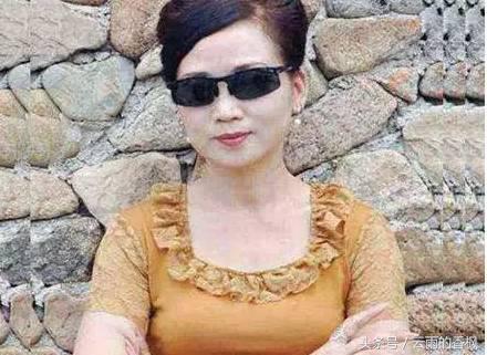 千万女富婆招司机,年薪80万,管吃管住,却没人敢应聘 千万女富婆招司机,年薪80万,管吃管住,却没人敢应聘