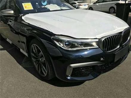 浙江一土豪花120万买一辆豪华车, 交车时, 一个钥匙包就2000元!