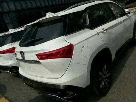 国内偶遇一辆7万的宝骏，看到外观那一刻，老司机竟分不出型号！