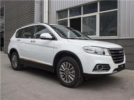 哈弗H6被大货车撞了，车主下车一看，大呼：这国产车没买错！