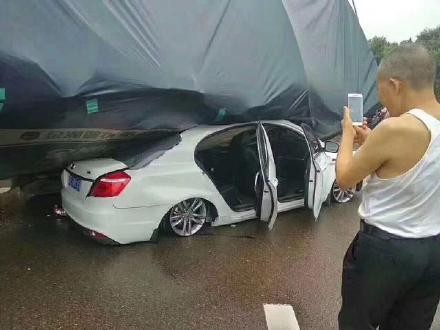 一场车祸却成了最好的广告，老总亲自发微博“庆祝”