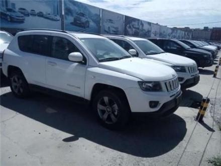 偶遇一批20万越野车，存放了半年，4S店欲7折出售，但无人问津！