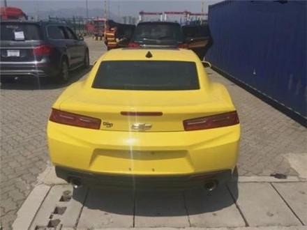 街头偶遇一辆40万豪车，车门上的三个字母，不禁逗笑众人！