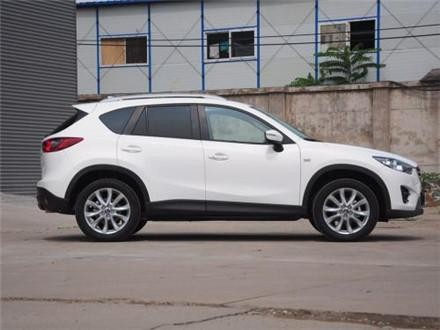 雪天太滑，20万日系车追尾宝马X5，车主下车一看，顿时蒙圈！