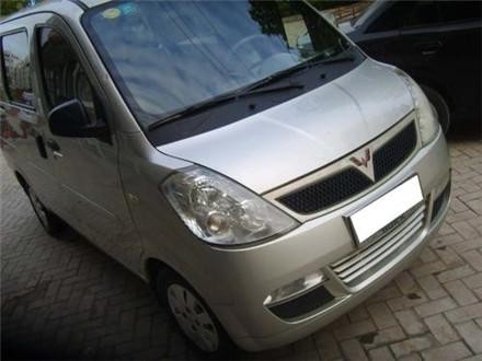 5万五菱追尾日系车，直接把对方撞成这般，日系车车主脸面尽失！