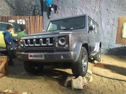 北京一男子花30万买越野车北汽BJ80, 一番爆改, 上街回头率爆表