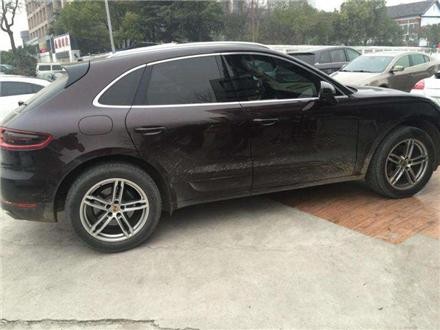 国外一美女爆改66万的保时捷，看到车主身材时，网友：脸不重要了