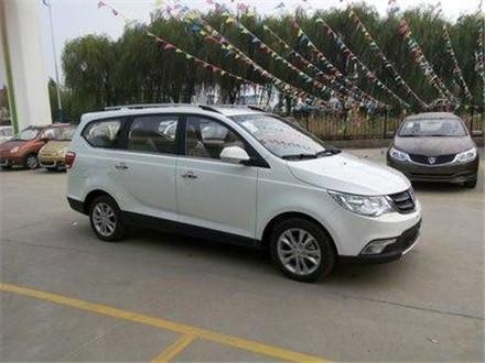 浙江一男子花10万买宝骏, 花2000改星空顶, 豪华程度不输百万豪车