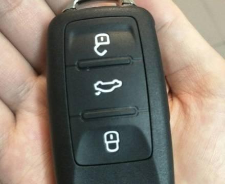 聪明人买车都不要朗逸，如今流行买这部，好开又帅气！