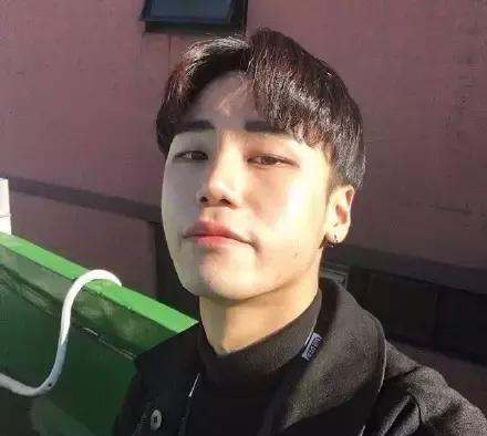 戴眼镜就周柏豪那样的头发合适吗?鹅蛋脸的男