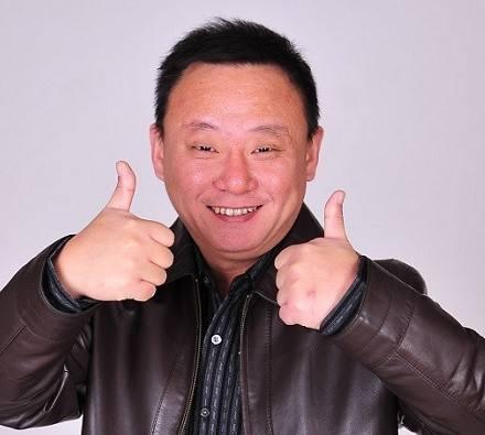 长相眉清目秀个子矮,倒是春晚钉子户,今老婆病