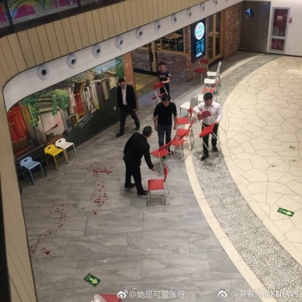 北京西单大悦城商场内男子持械行凶 现已抓获