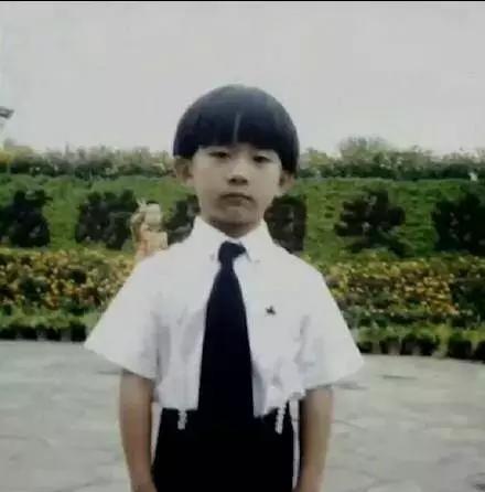 易烊千玺小时候照片