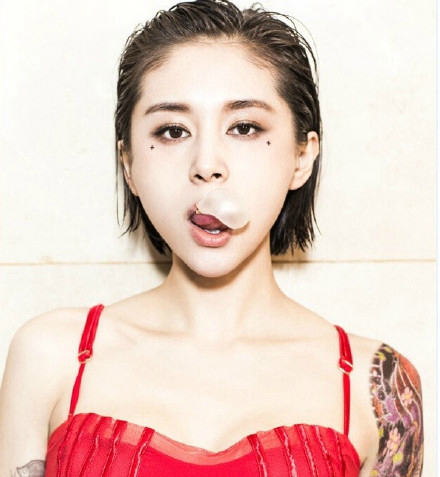 看过王子文的,男人装,就知道为什么她在电视剧