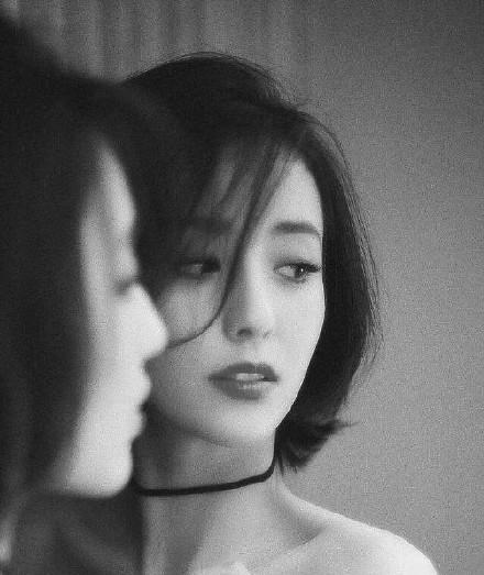 佟丽娅短发照片太美,然而网友却发现不对劲,这