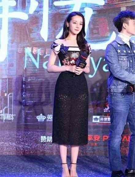 迪丽热巴厉害了!透视裙印出打底裤,网友目光全