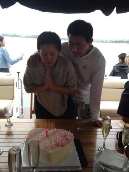 "元芳"张子健和现任妻子近照,抛弃癌症北影前妻,妻子