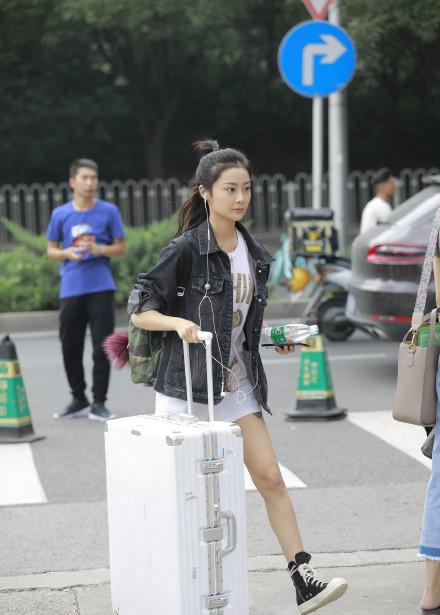 北京电影学院开学，新生全是帅哥美女，画面十分养眼