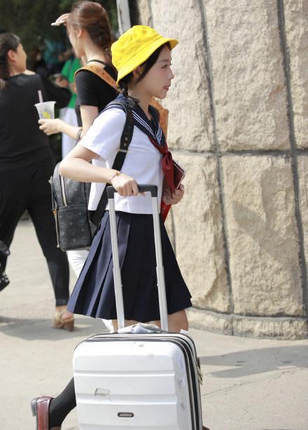 北京电影学院开学，新生全是帅哥美女，画面十分养眼