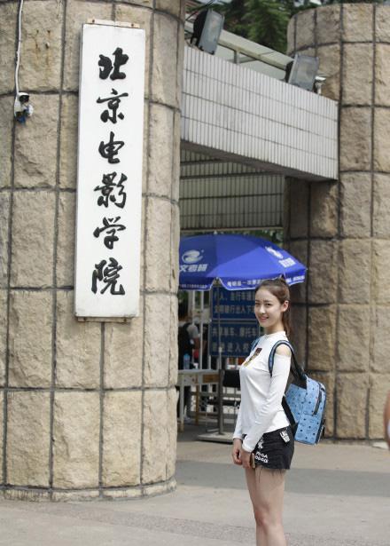 北京电影学院开学，新生全是帅哥美女，画面十分养眼