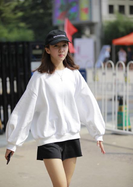 北京电影学院开学，新生全是帅哥美女，画面十分养眼