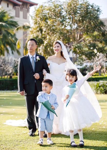 腾讯NBA女主播，小姨妈徐溢结婚了，球迷朋友别伤心，还有美娜呢