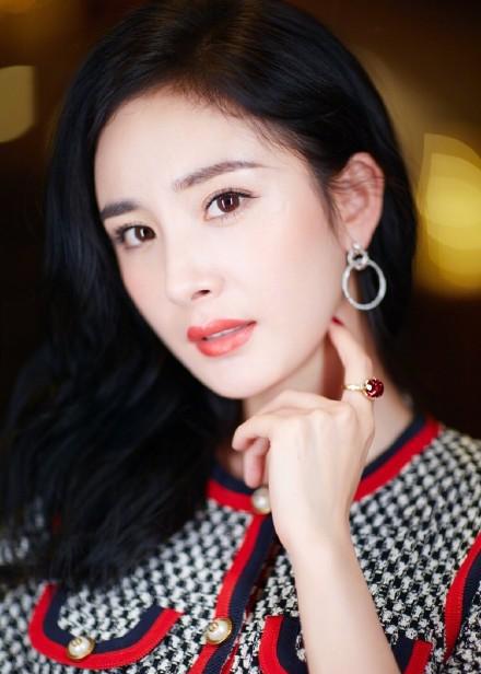 看过杨幂这组照片的人都说男人装的算什么,这