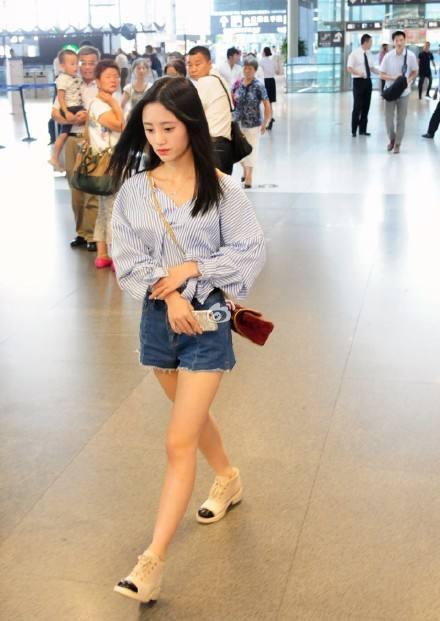 鞠婧祎到底有多高？人群中放眼望去她最矮