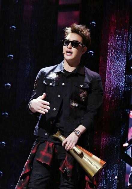 RAP界的扛把子潘玮柏强势回归,中国有嘻哈只