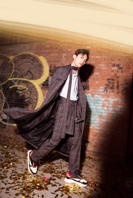 超级话题榜十大男神最潮造型,杨洋差一名,热巴