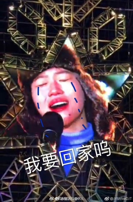 窦靖童光头首秀：军大衣雷锋帽，网友：这是窦唯吧！