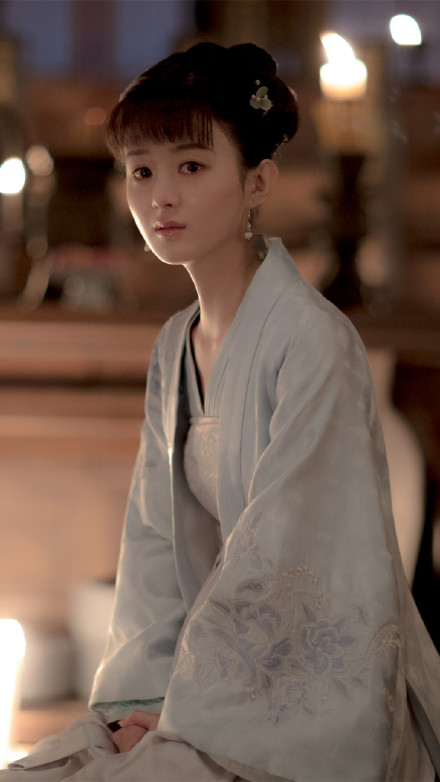 赵丽颖新剧再次发布新剧照 主母盛明兰鸢尾花