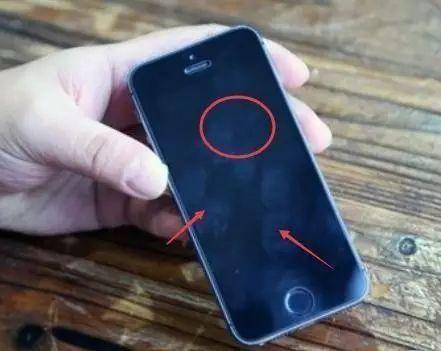 风油精能清洁手机屏幕,胶水能修复摔碎的手机